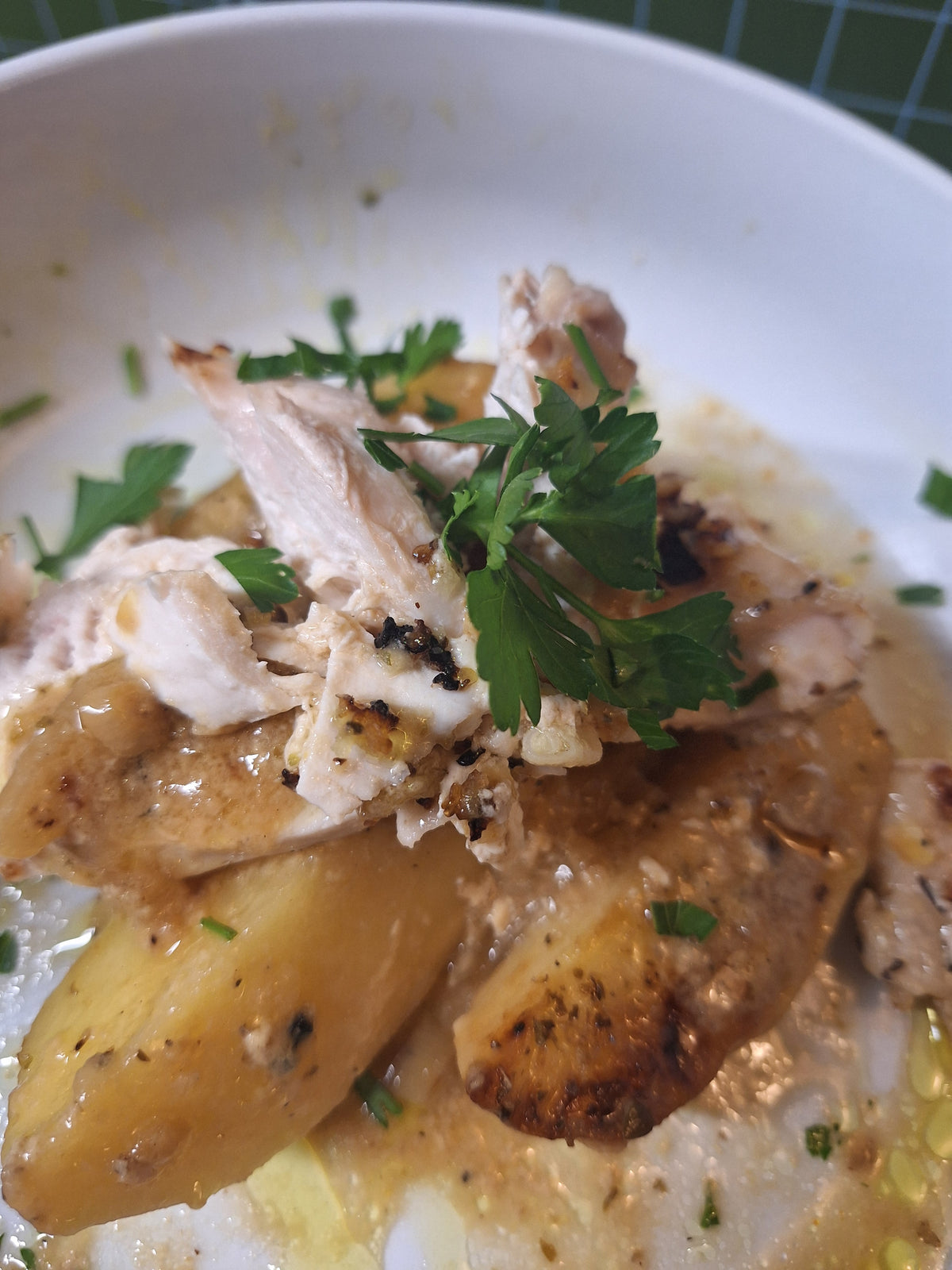 Lemon chicken and potato. With salad. 🥗 🥔 🍋 🌿 🍗 dinner ready to go.